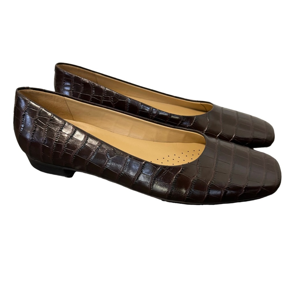 Trotters Brown Croc Leather Flats